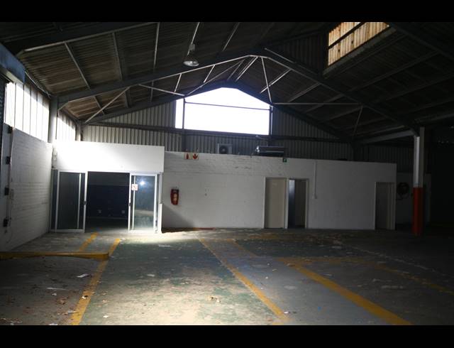 1,132M² FACTORY TO LET IN PAARDEN EILAND